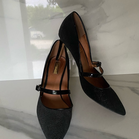 Halogen black leather center strap with buckle pumps size 7.5 - Picture 3 of 7